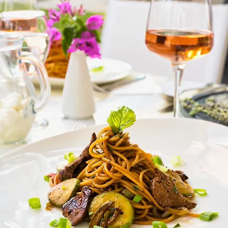 Semesteranläggning (resort) Chrousso Village 4*