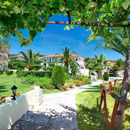 Semesteranläggning (resort) Chrousso Village 4*