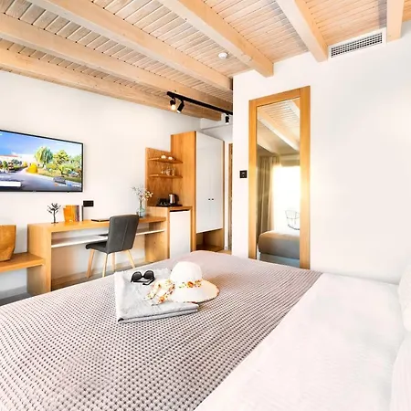 منتجع Chrousso Village 4*